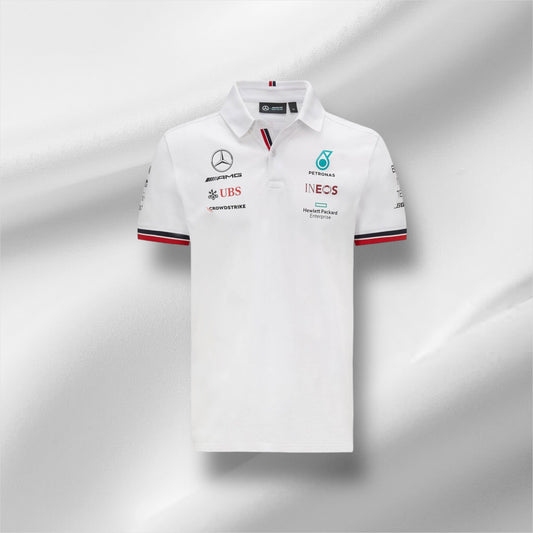 Weißes Poloshirt des Mercedes-Teams 2021