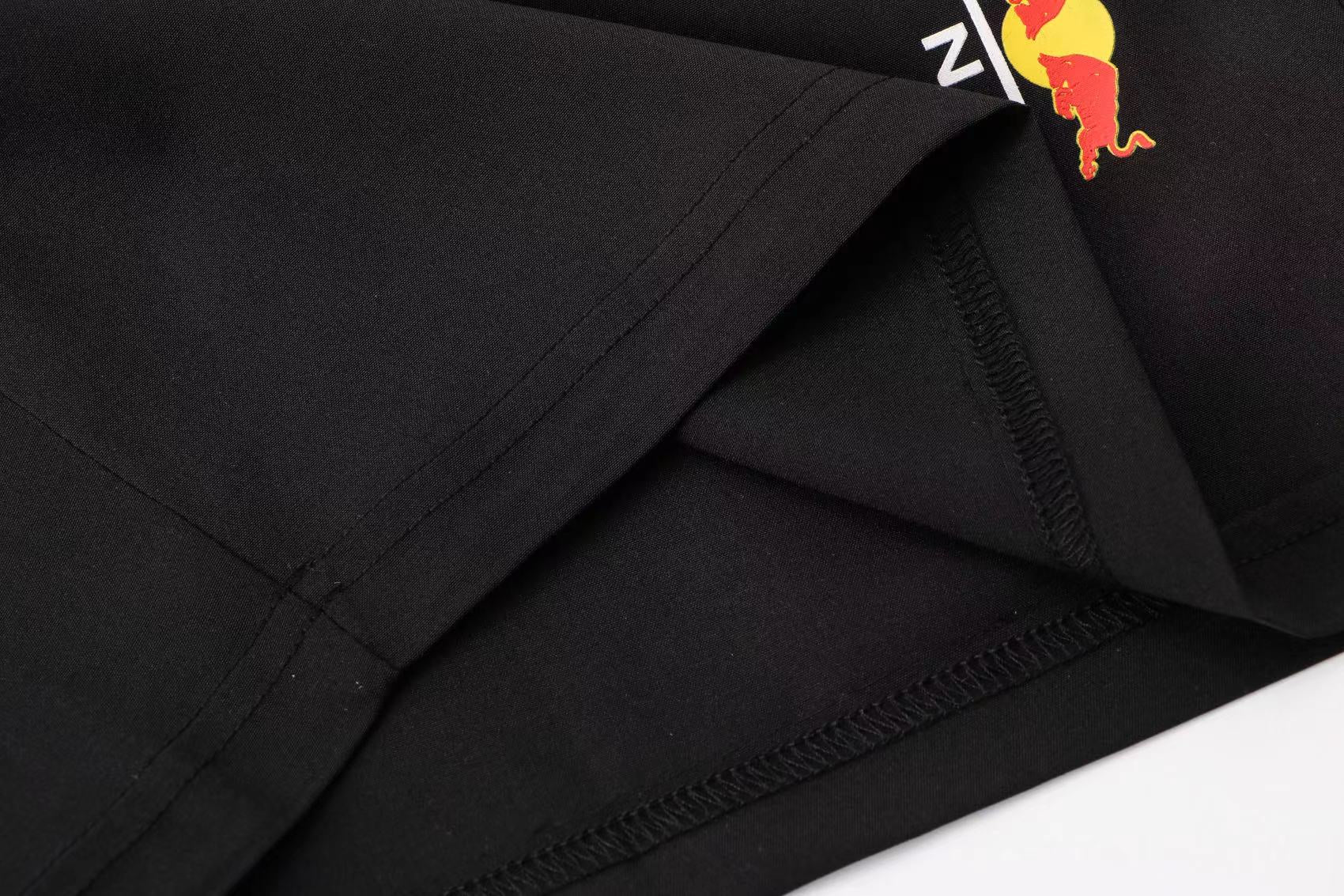 Schwarze Shorts von RedBull